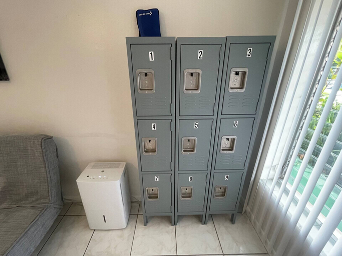 Others 5, Hallandale Beach Hostel, Broward