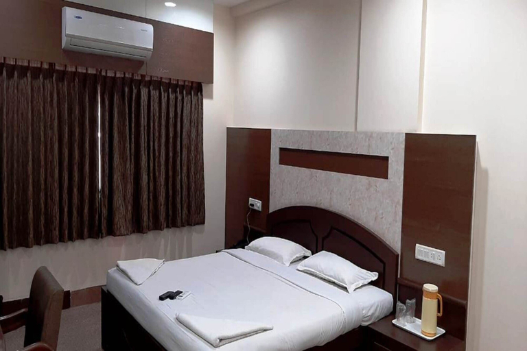 Bedroom 2, Hotel Adarsha Palace, Belgaum