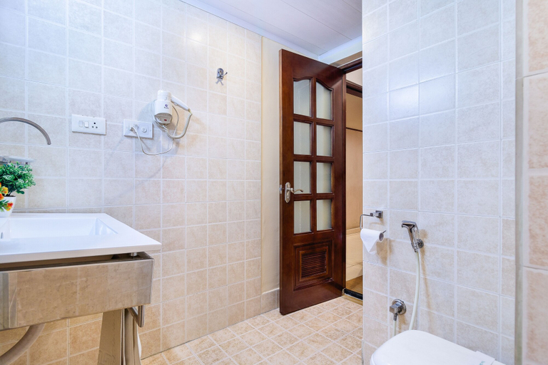 Bathroom 3, Octave Jamayca Hotel, Bangalore