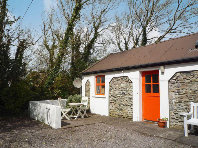 Exterior & Views 2, Kizzie Cottage
