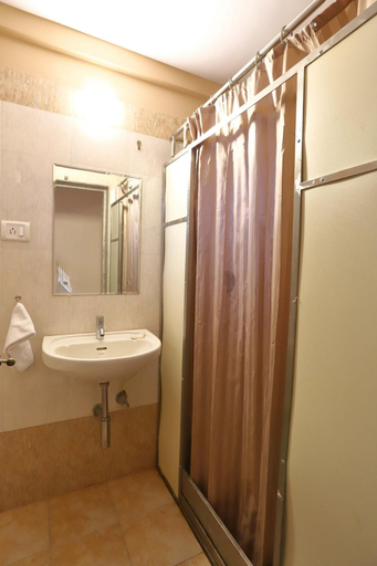 Bathroom 4, Dimar Beach Hotel, North Goa
