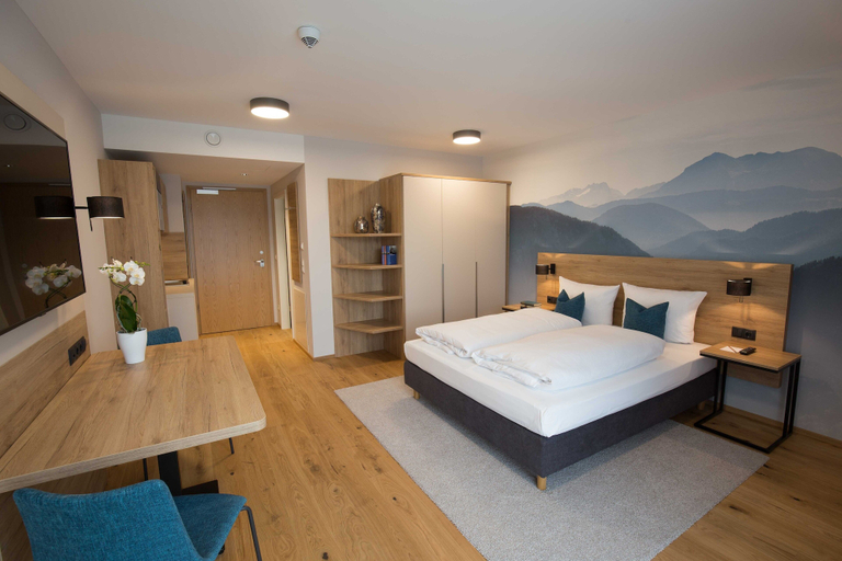 Bedroom 2, Leo, Miesbach