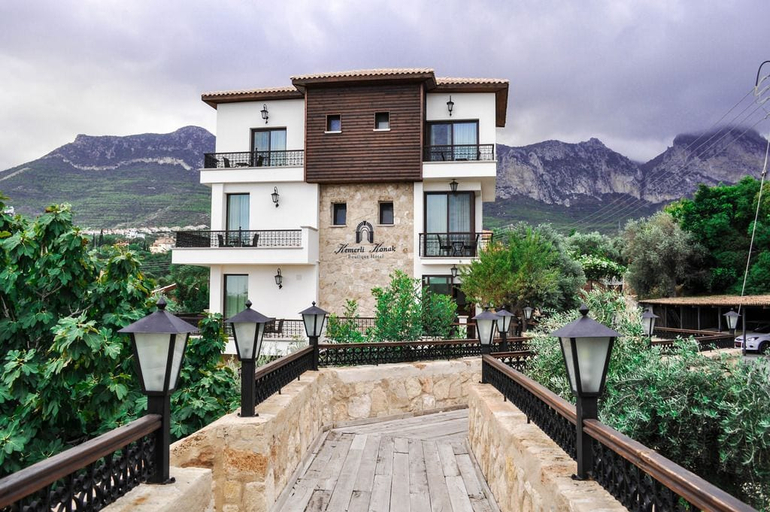 Exterior & Views