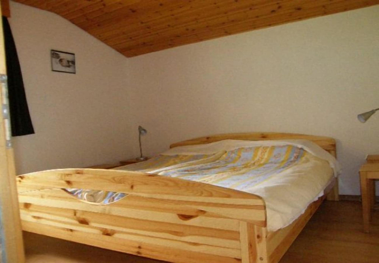 Room 2, Auf der March, Goms