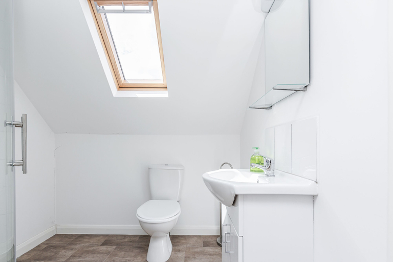 Bathroom 3, Home to Home Watford Apartment, Hertfordshire
