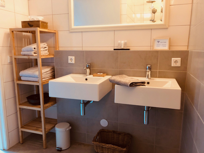 Bathroom 3, Hof van Eersel, Eersel