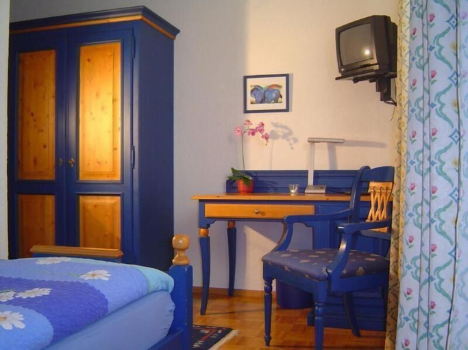 Bedroom 3, Landhotel Mühlberg, Tübingen