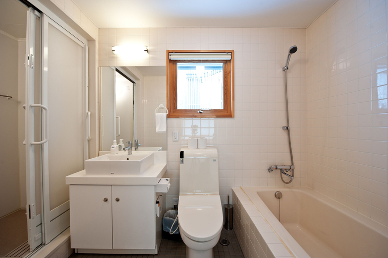 Bathroom 4, Avalon, Kutchan