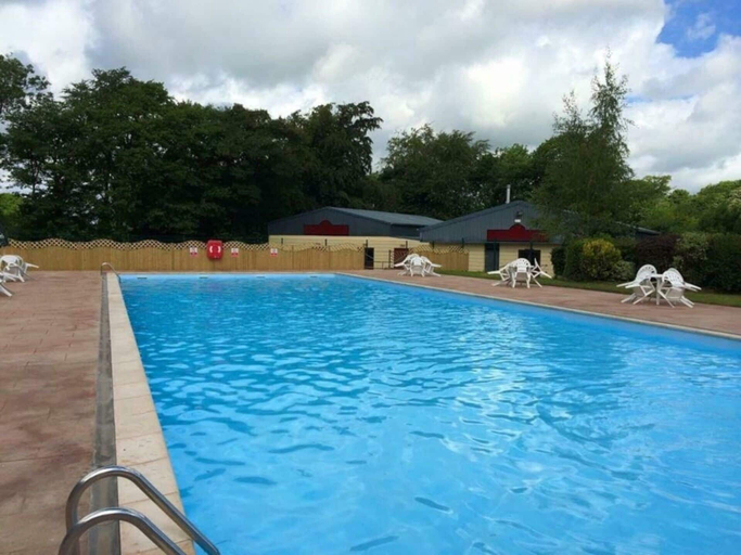 Sport & Beauty 2, Upper Lake Chalet , Dog and Pet Friendly, Gwynedd