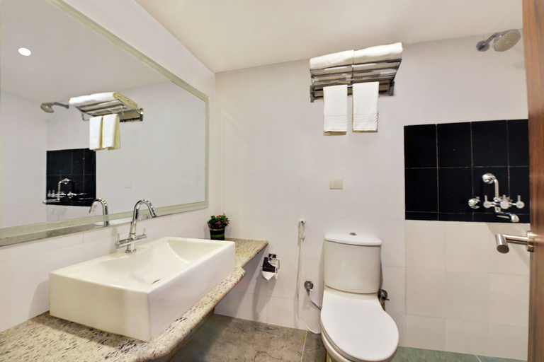 Bathroom, Manpho Bell Hotel & Convention Center, Bangalore