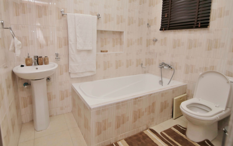 Bathroom, St Georges, Akwapim South
