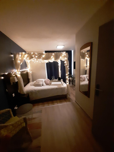 Bedroom 4, Hotel Regina, Doubs