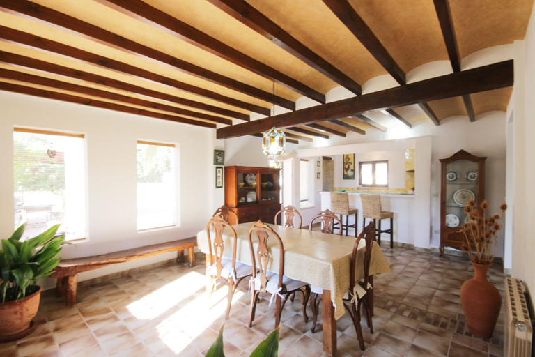 Food & Drinks, Private & Luxurious Villa With Pool - Lots of Space & Short Walk to the Sea, Alicante