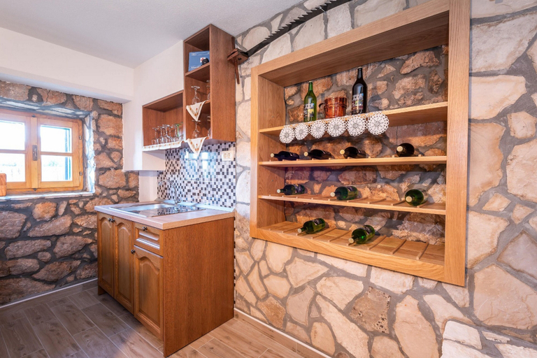 Food & Drinks 4, Villa Lazini Dvori, Ploče
