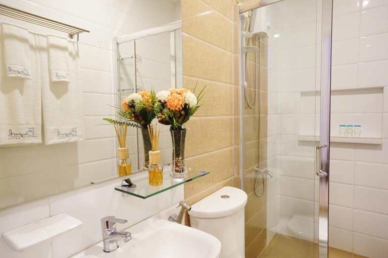 Bathroom, Baypark Inn, Calbayog City