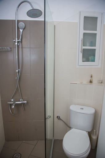 Bathroom 3, Retro Crab, Ionian Islands