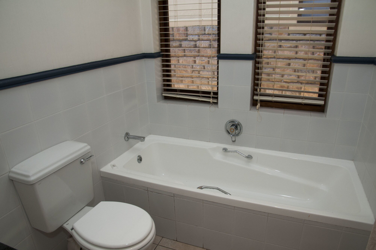 Bathroom 4, Villa 9, Eden