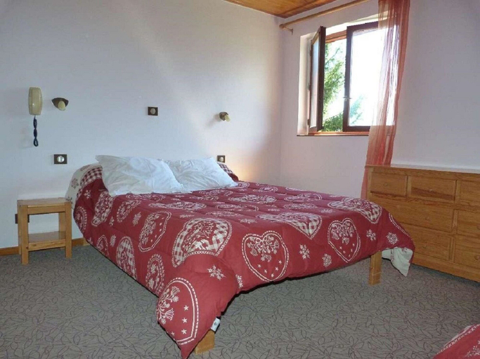 Bedroom, Hotel Restaurant Le Grillon, Savoie
