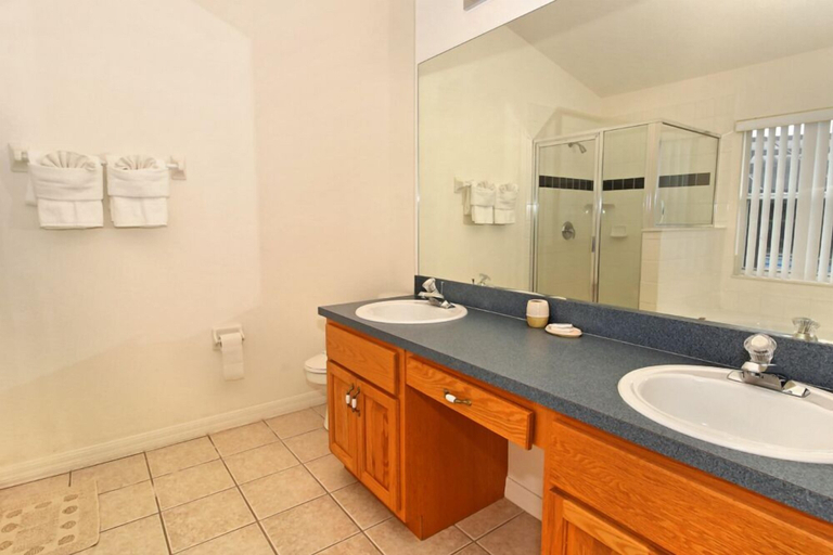 Bathroom 4, 727bd, Polk