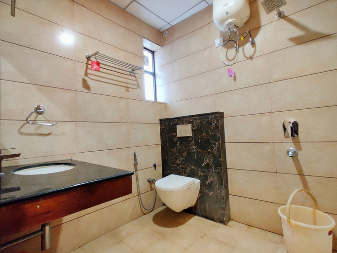 Bathroom 4, Hotel Divine Residency by VARSHRI, Dehradun