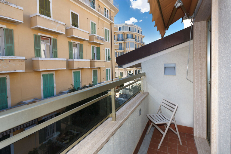 Exterior & Views 3