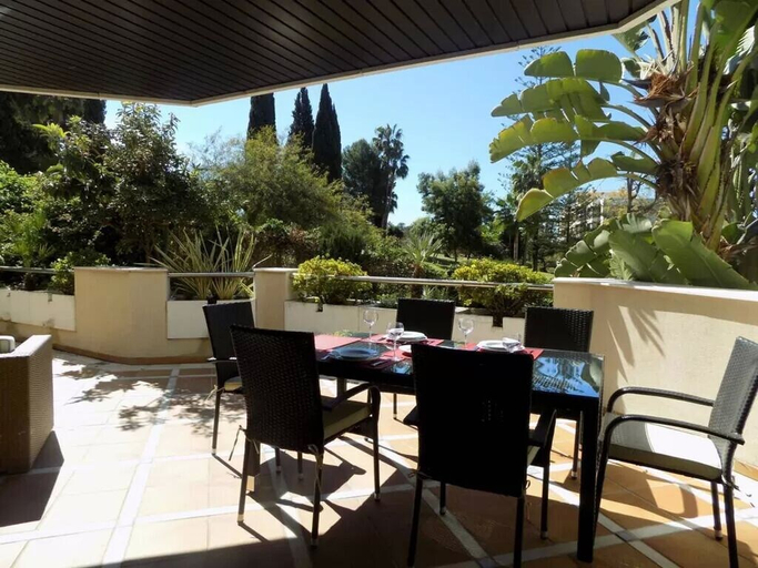 Food & Drinks, Luxury Fuente Aloha Apt Nr Puerto Banus, Málaga