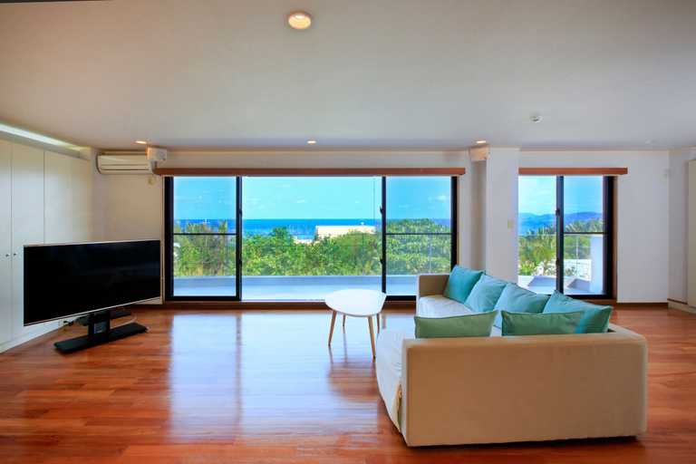 Others 5, John House, Ishigaki