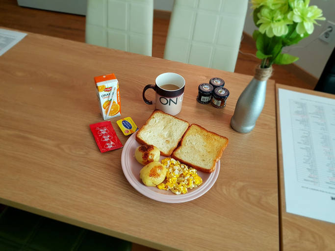 Food & Drinks 4, Buzz Guest House - Hostel, Jung