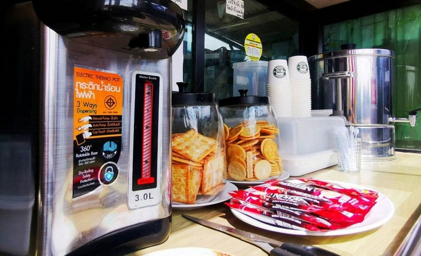 Food & Drinks 5, Pratubjai Hotel, Sattahip