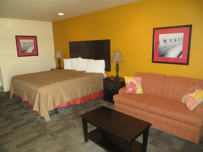 Bedroom 5, Kenedy Country Inn, Karnes