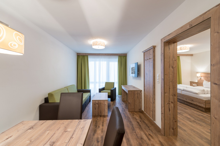 Others 5, A CASA Saphir, Imst