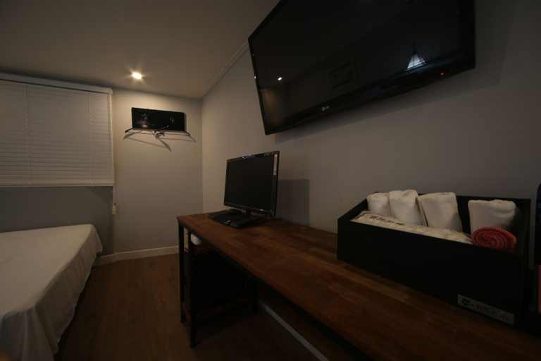 Bedroom 3, We've Motel, Saha