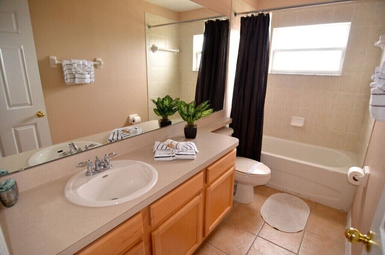 Bathroom 3, 207bon, Polk
