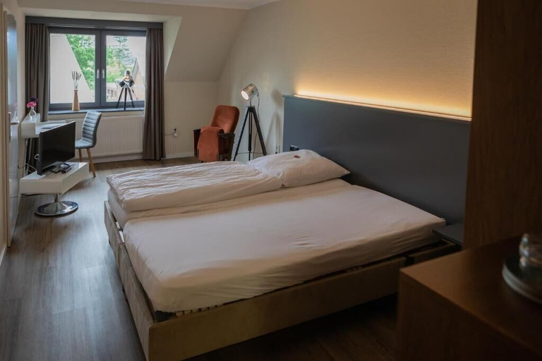 Bedroom 5, Kino - Hotel Meyer, Stade