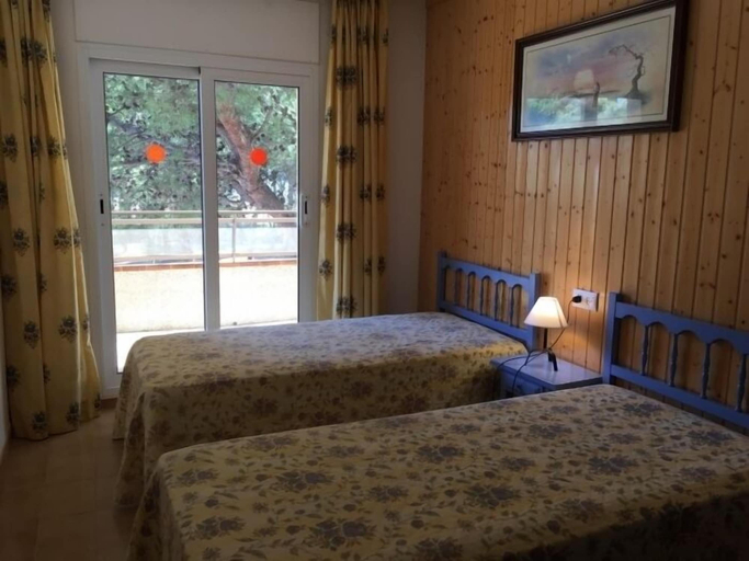 Bedroom 3, Apartamentos La-Pineda-46, Girona