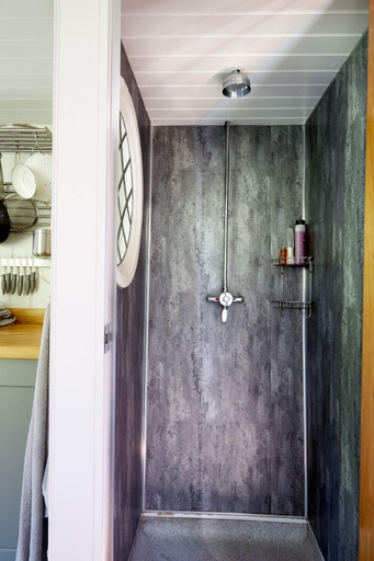 Bathroom, Extraordinary Huts, East Sussex