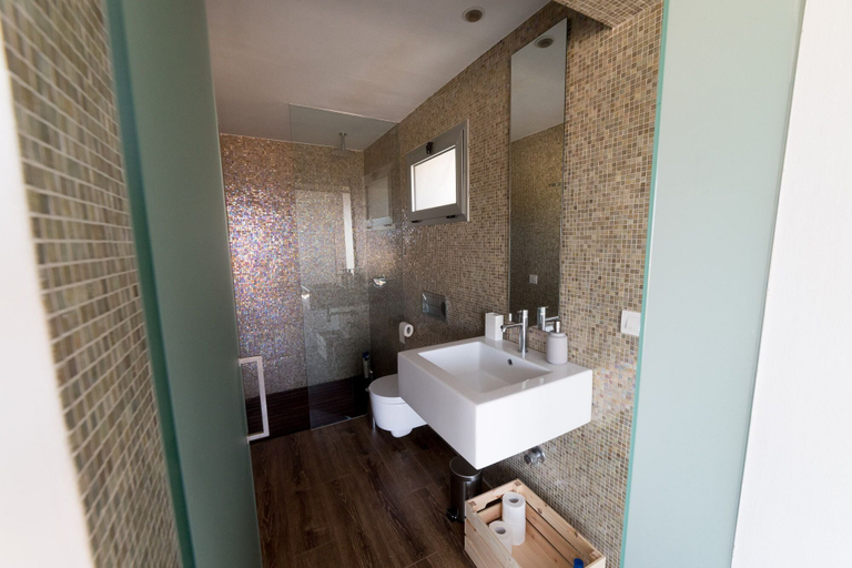 Bathroom 3, Arthur Berger, Alicante