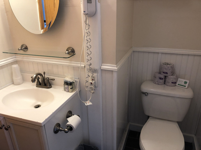 Bathroom, Water Street Inn, Washington