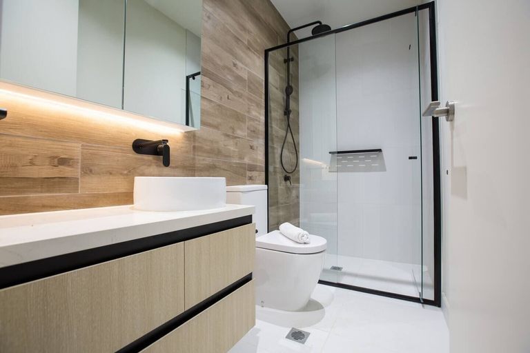 Bathroom 3, Trendy Livingstyle 2br@moonee Ponds Wifi+parking, Melbourne