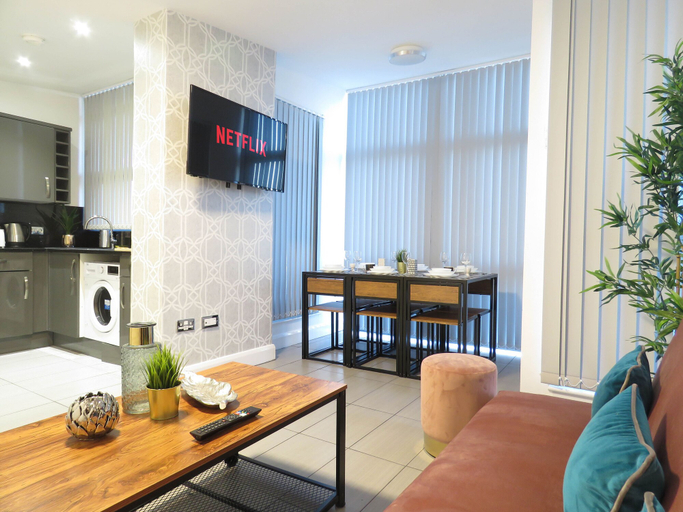 Others 3, Tudors eSuites City Centre Apartment, Birmingham