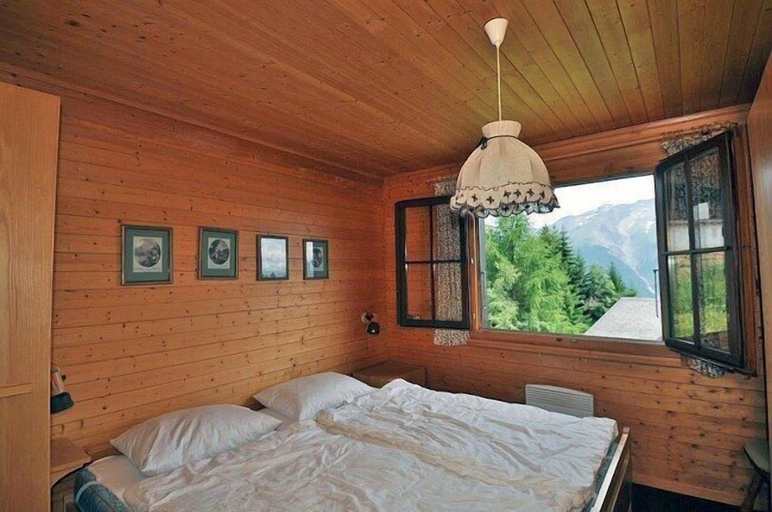 Room, Laurin OG, Raron