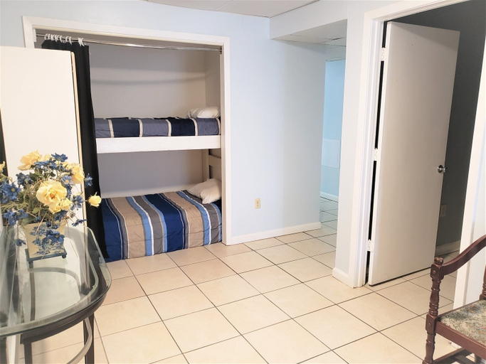 Bedroom 1, Moondrifter 606, Bay