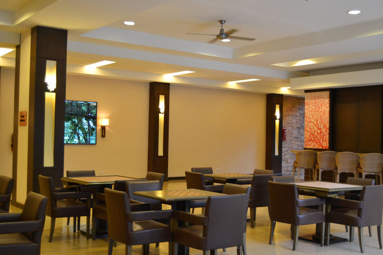 Food & Drinks 4, Apartment Carola B 711 at Pico de Loro, Nasugbu