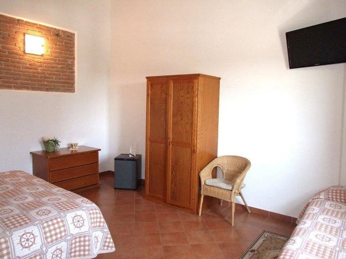 Bedroom 4, Villa Fiona, Pisa