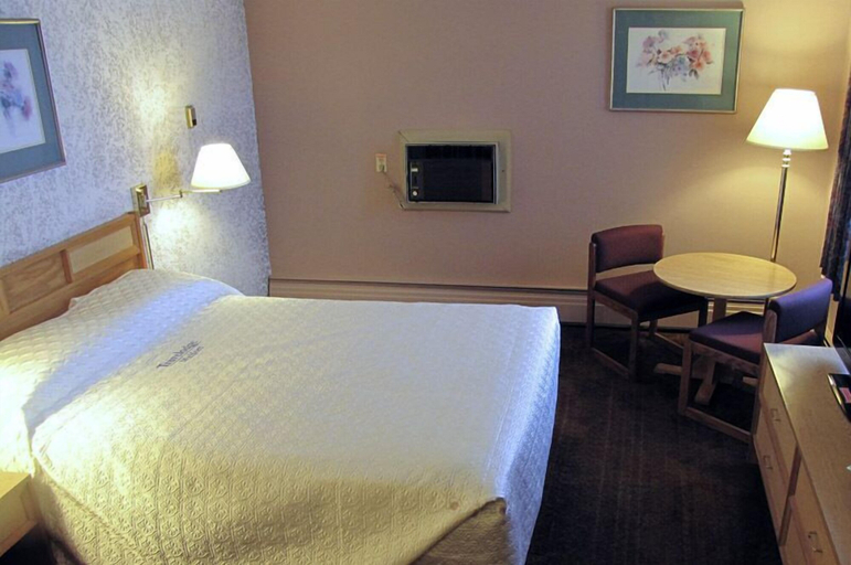 Bedroom 5, Bluebird Hotel, Division No. 14