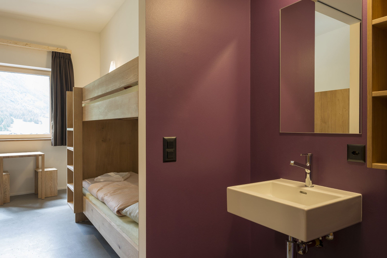 Bedroom 3, wellnessHostel4000, Visp