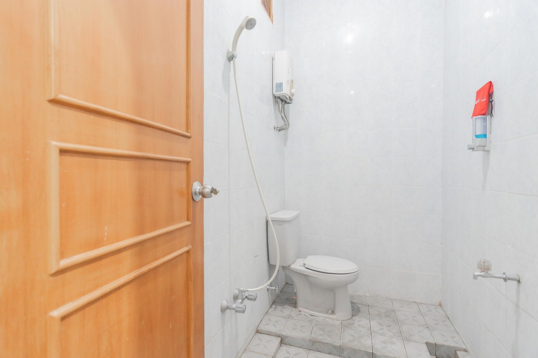 Bedroom 4, RedDoorz @ Pemuda Street Cirebon, Cirebon