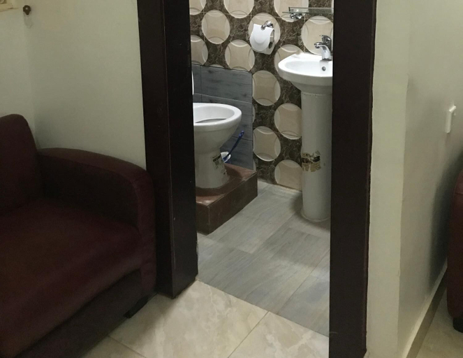 Bathroom 3, Jim-Eddy Suites, Enugu North