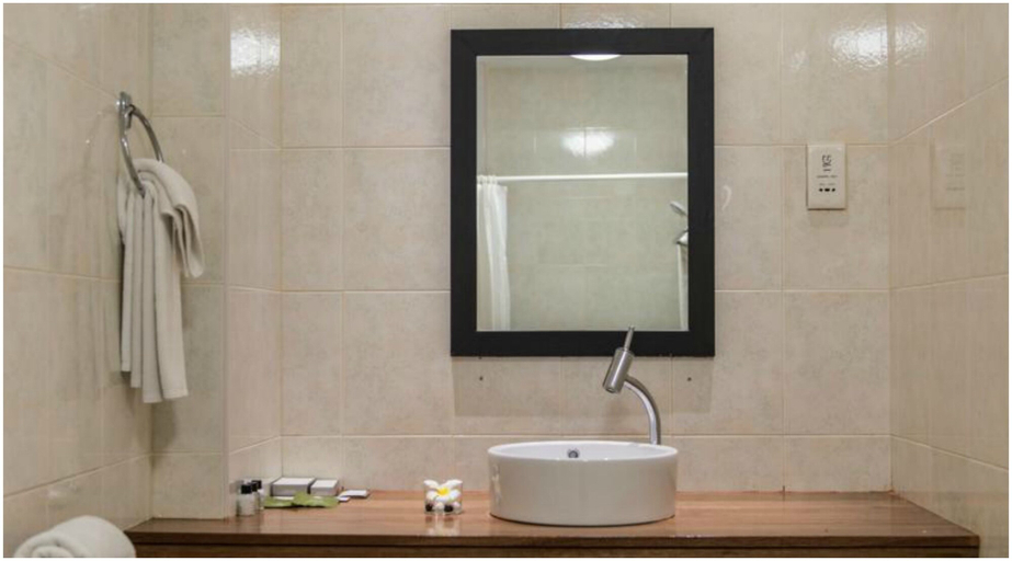 Bathroom 4, The Beehive, Malé