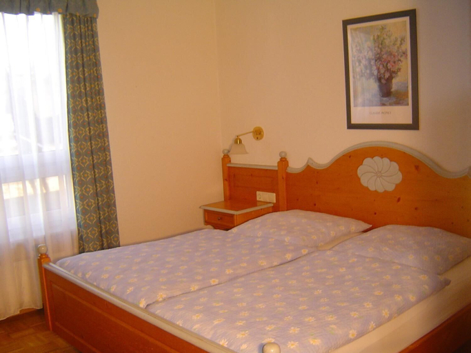 Bedroom 4, Landhotel Mühlberg, Tübingen